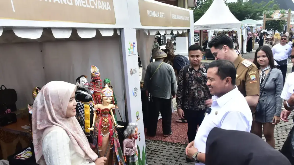 Bupati dan Wabup Sumedang Borong Dagangan UMKM di Jabar Ethno Festival