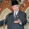Anugerah Vs. Akuntabilitas: Mengapa Gelar Pahlawan untuk Soeharto Membelah Sejarah Indonesia?