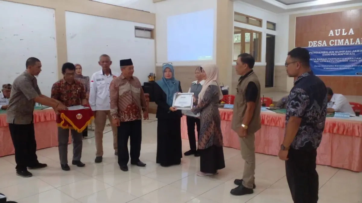 Camat Cimalaka Resmi Lantik Dua Anggota BPD Desa Cimalaka Camat Cimalaka Resmi Lantik Dua Anggota BPD Desa Cimalaka