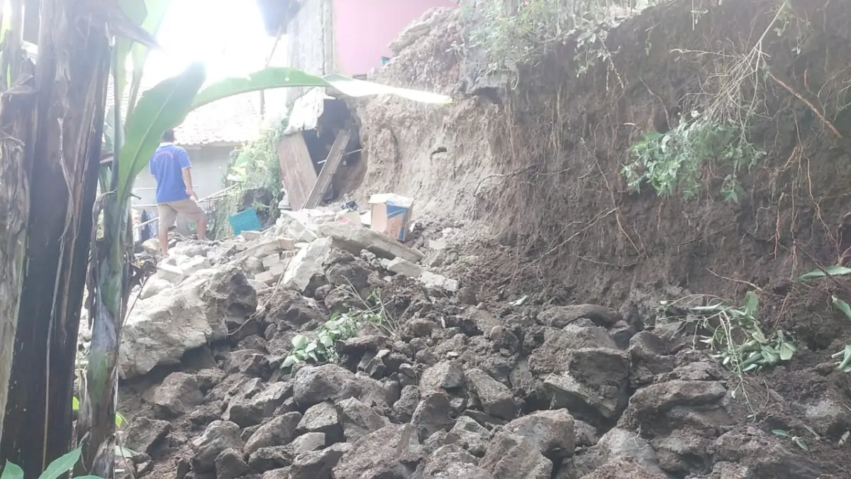 Longsor Terjang Dua Titik di Pamulihan, Warga Haurngombong Diimbau Waspada Kawasan Rawan