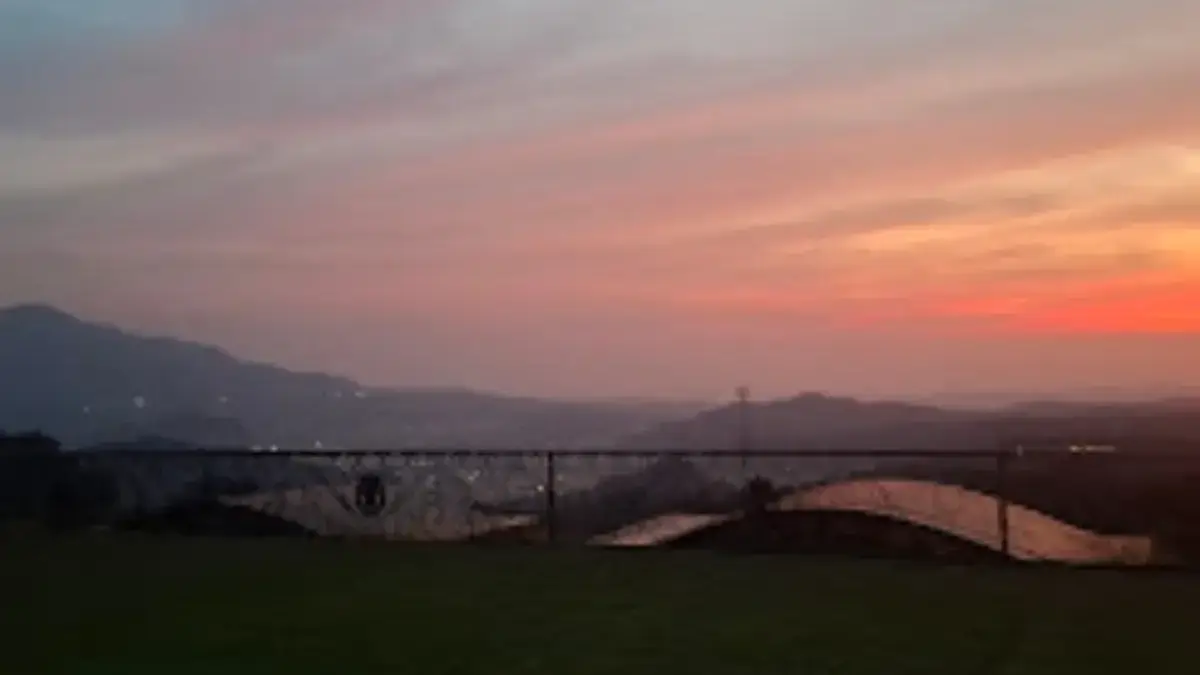 Jelajahi Keindahan Sumedang, 4 Rekomendasi Tempat Wisata Sumedang Yang Tak Boleh Dilewatkan Saat Tahun Baru JELAJAHI KEINDAHAN SUMEDANG: 4 REKOMENDASI TEMPAT WISATA SUMEDANG YANG TAK BOLEH DILEWATKAN SAAT TAHUN BARU