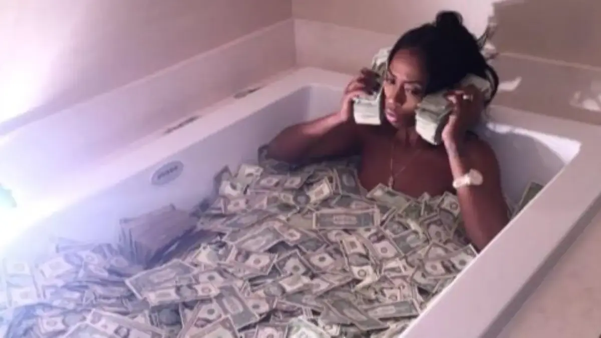 8 Cara Cepat Kaya di Umur 25 Tahun, Bahkan Dilakukan Dari Rumah Aja! 8 Cara Cepat Kaya di Umur 25 Tahun, Bahkan Dilakukan Dari Rumah Aja!