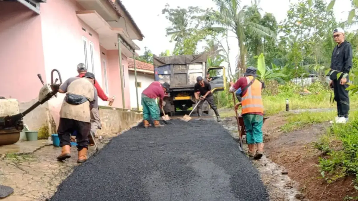 Pemdes Jatimulya Prioritaskan Pembangunan Akses Jalan Desa untuk Percepat Ekonomi Pemdes Jatimulya Prioritaskan Pembangunan Akses Jalan Desa untuk Percepat Ekonomi