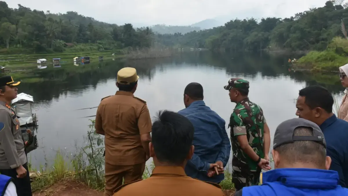 Khawatir Longsor, Bupati Sumedang Awasi Bendung Cihamerang Khawatir Longsor, Bupati Sumedang Awasi Bendung Cihamerang
