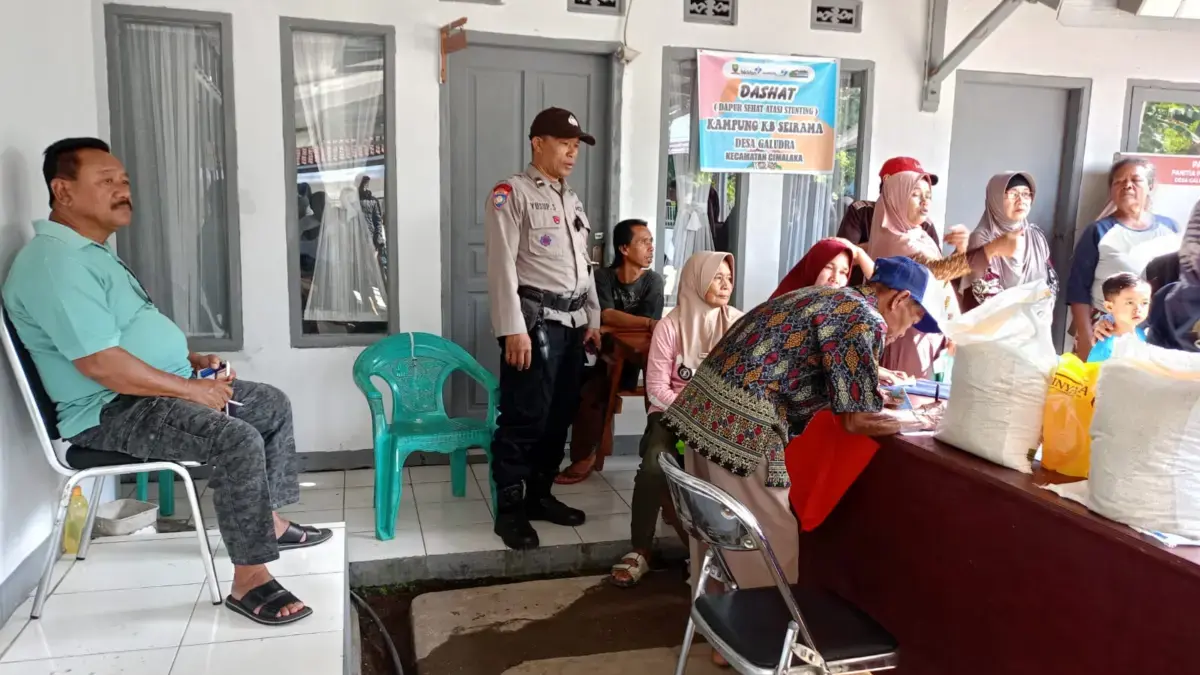 Pemdes Galudra Pastikan Bantuan Pangan Tepat Sasaran untuk 354 KPM Pemdes Galudra Pastikan Bantuan Pangan Tepat Sasaran untuk 354 KPM