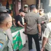 Penertiban PKL di Jatinangor–Cimanggung, Dishub Damkar Trantibum Pasang Police Line dan Atur Jam Jualan