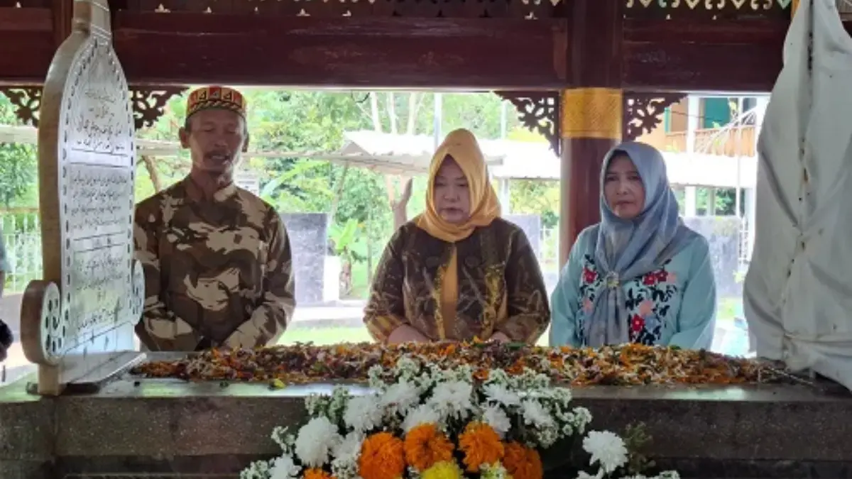 Sekjen MPR RI Ziarah ke Makam Cut Nyak Dien di Sumedang