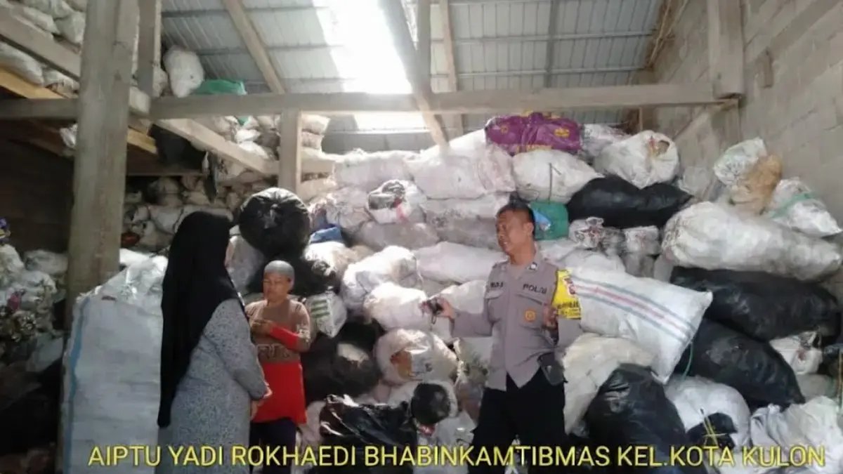 Polisi Berikan Pembinaan ke Pengepul Barang Rongsokan, Waspadai Barang Hasil Curian Polisi Berikan Pembinaan ke Pengepul Barang Rongsokan, Waspadai Barang Hasil Curian
