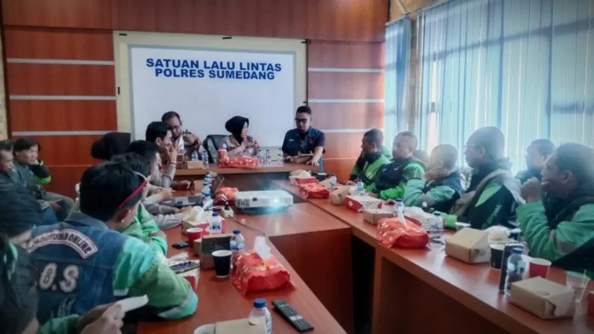 Operasi Lilin Nataru 2025, Polres Sumedang Gandeng Ojol Perkuat Keamanan Operasi Lilin Nataru 2025, Polres Sumedang Gandeng Ojol Perkuat Keamanan