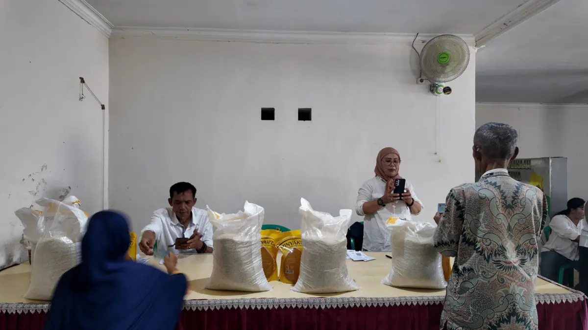 316 Warga Padasuka Terima Bantuan Pangan: Desa Pastikan Penyaluran Berjalan Tepat Sasaran