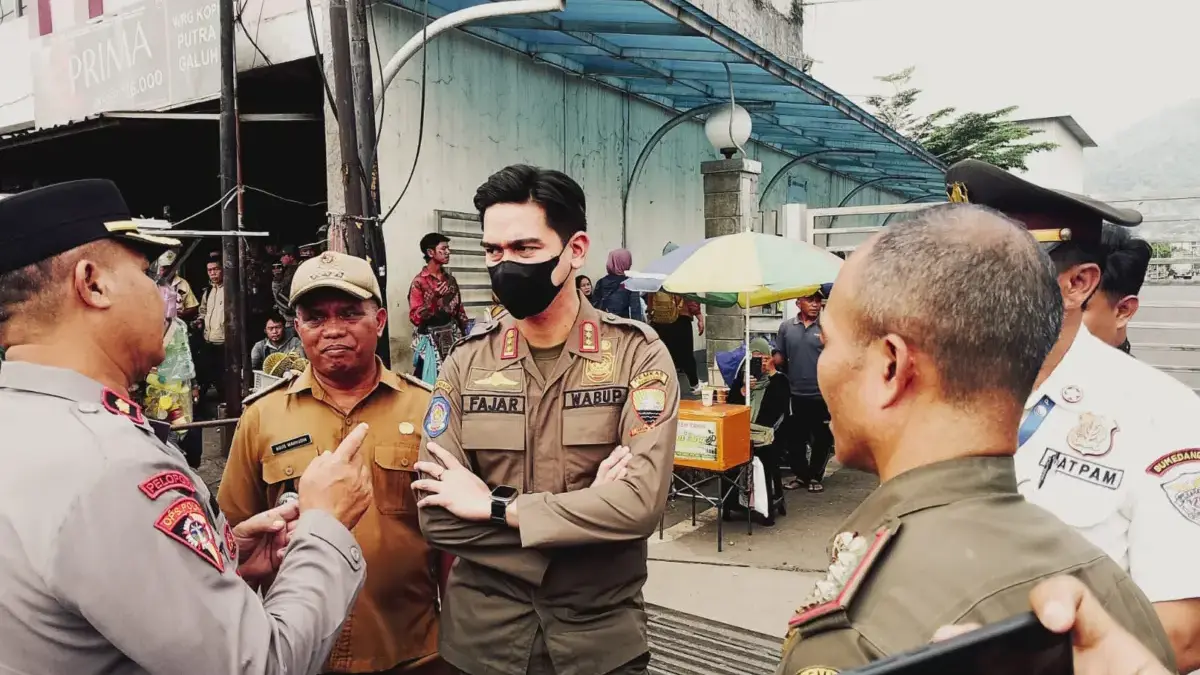 Penertiban PKL Cimanggung Berlanjut hingga Parakanmuncang, Wabup Fajar Pastikan Kawasan Ditata Total