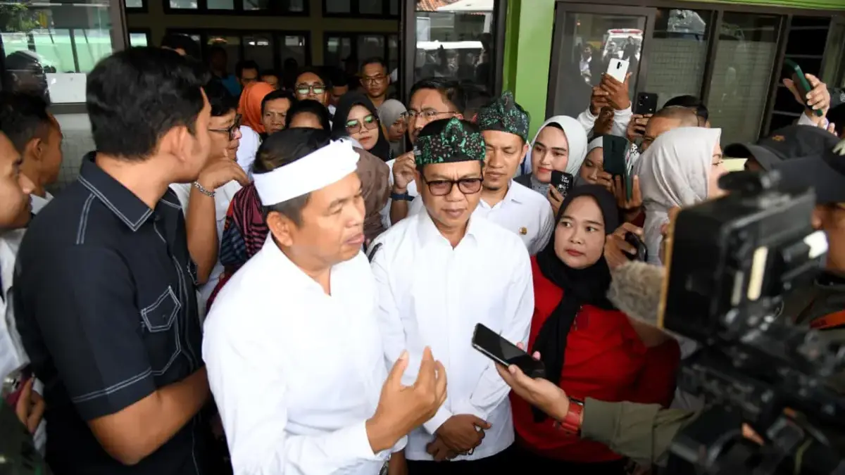 Dedi Mulyadi Pastikan Hak Warga Terdampak Bencana Terpenuhi Sebelum Evakuasi dari Aceh Dedi Mulyadi Pastikan Hak Warga Terdampak Bencana Terpenuhi Sebelum Evakuasi dari Aceh