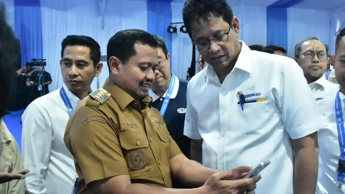 Bupati Sumedang Dony Ahmad Munir saat bertemu dengan Menteri Keuangan Purbaya Yudhi Sadewa