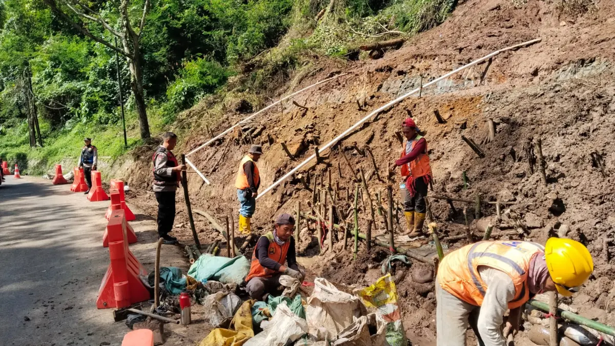 Longsor Cadas Pangeran