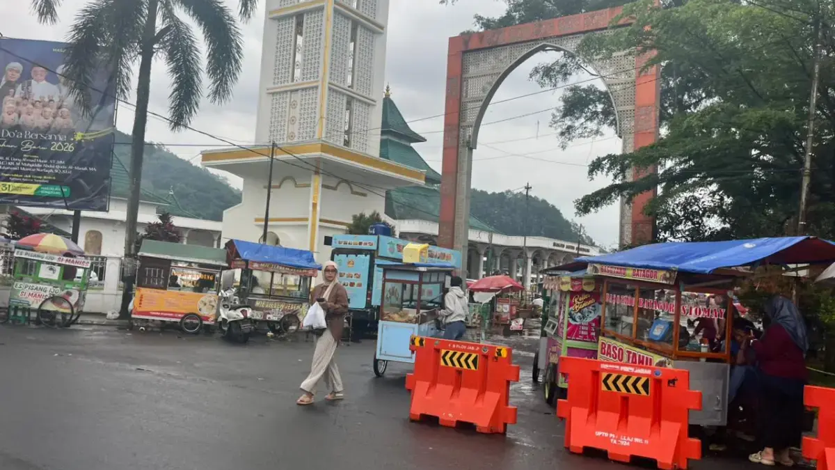 Pedagang Kaki Lima, Alun-Alun Sumedang