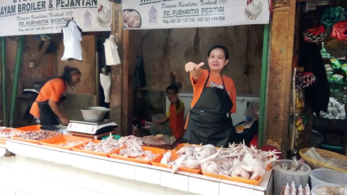 Jelang Tahun Baru 2026, Penjualan Daging di Pasar Modern Sumedang Masih Normal Penjual Ayam Potong di Pasar Sumedang