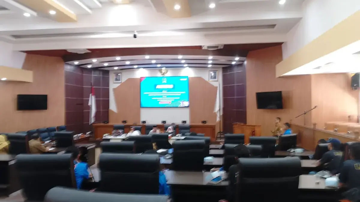 PT MKS Mangkir dalam Audiensi DPRD Sumedang, LSM LIDIK Nilai Tak Hormati Fungsi Pengawasan Ketua DPRD Sumedang memimpin audiensi bersama LSM LIDIK terkait dugaan pelanggaran PT MKS