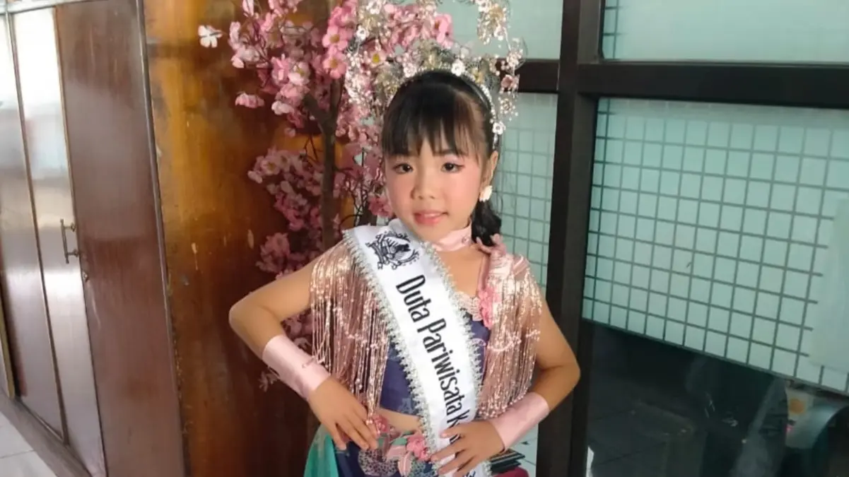 Cantika Dewi, model cilik asal Ganeas