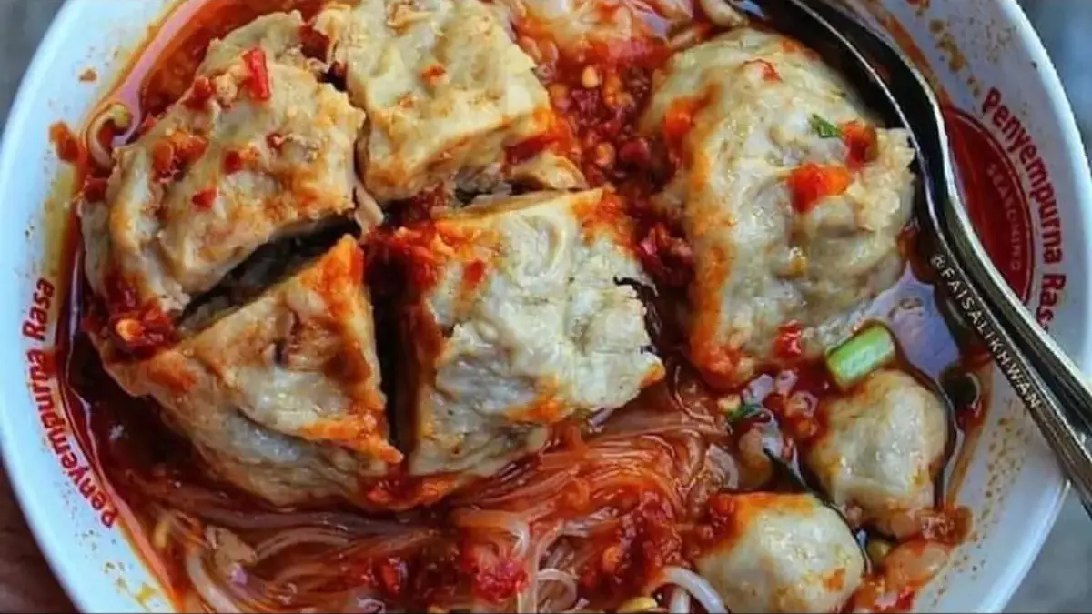 Jangan Lupa Mampir ke Kedai Bakso Ini Kalau Kamu Lagi Liburan Nataru di Sumedang!