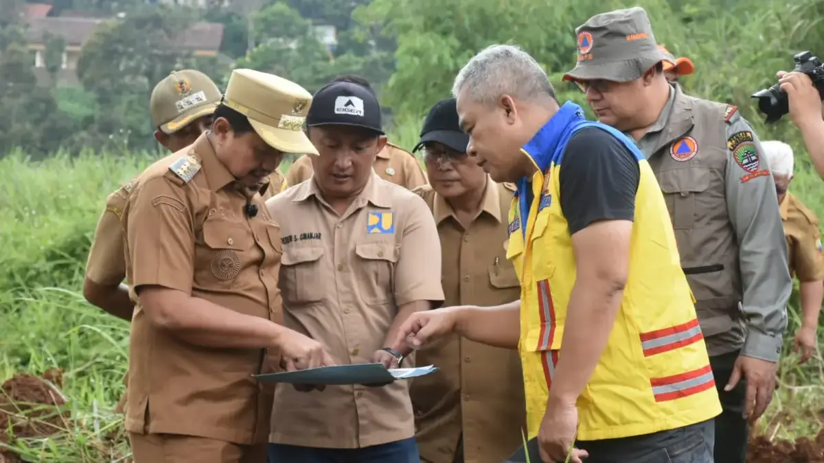 Fokus Keringkan Bendungan Cihamerang, Bupati Pastikan Warga Tetap Aman