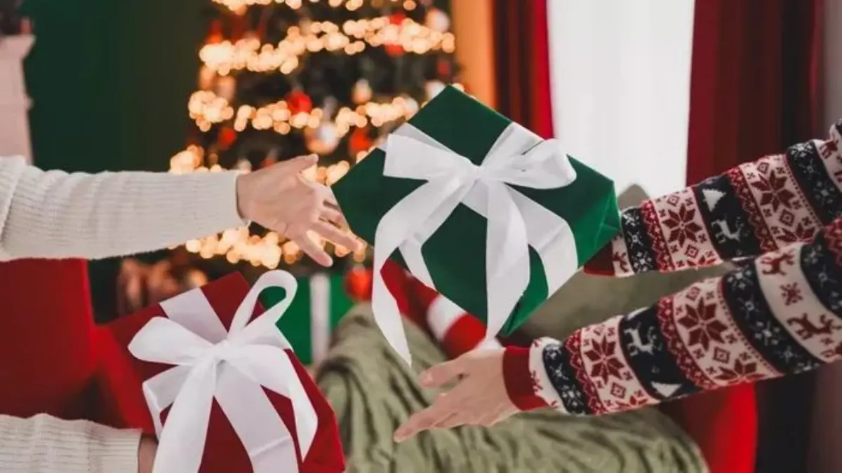 55+ Ide Kado Natal untuk Teman yang Bikin Hubungan Makin Akrab