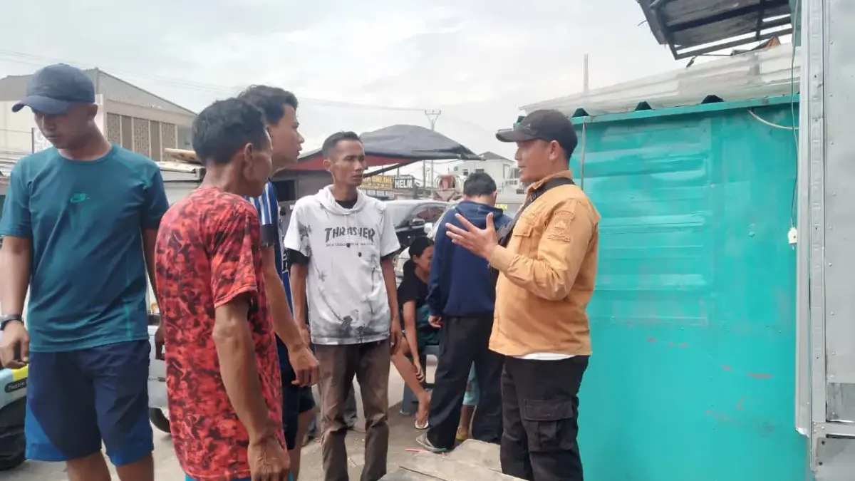 PKL Cimanggung Sudah Mirip Pasar Kaget, Wabup Sumedang Tegaskan Penertiban Sesuai Instruksi Gubernur PKL Cimanggung Sudah Mirip Pasar Kaget, Wabup Sumedang Tegaskan Penertiban Sesuai Instruksi Gubernur