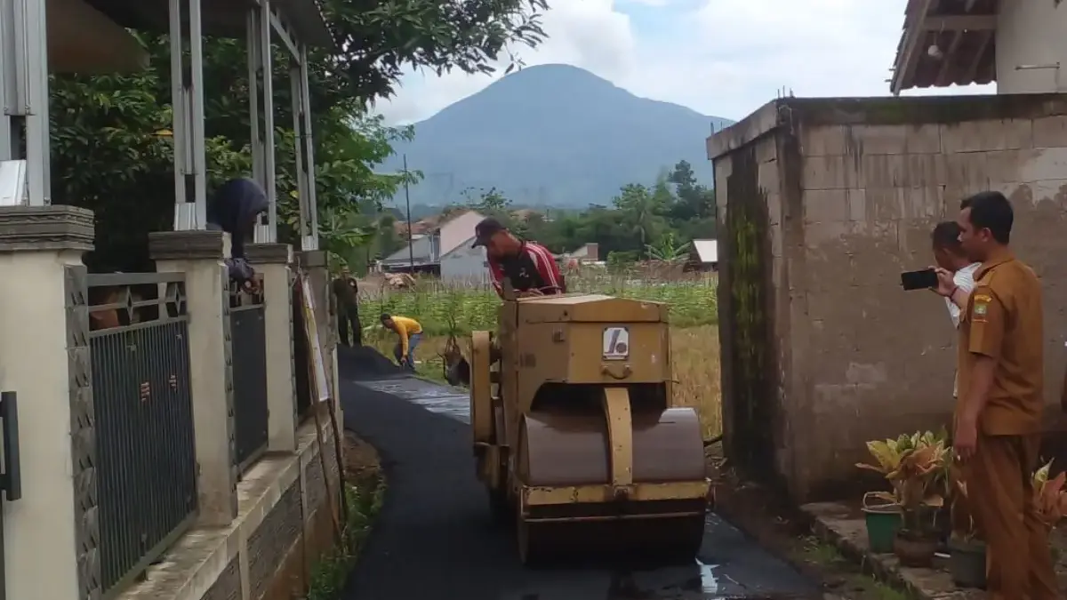 Pemdes Padasuka Bangun Jalan Paseh–Parigi dengan Hotmix Lewat Banprov Jabar 2025