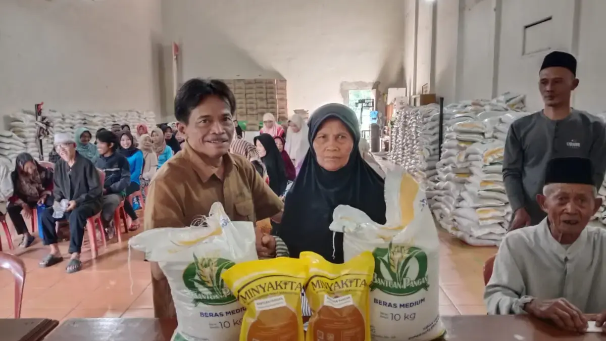 795 Warga Desa Girimukti Terima Bantuan Pangan dari Bapanas, Begini Rinciannya