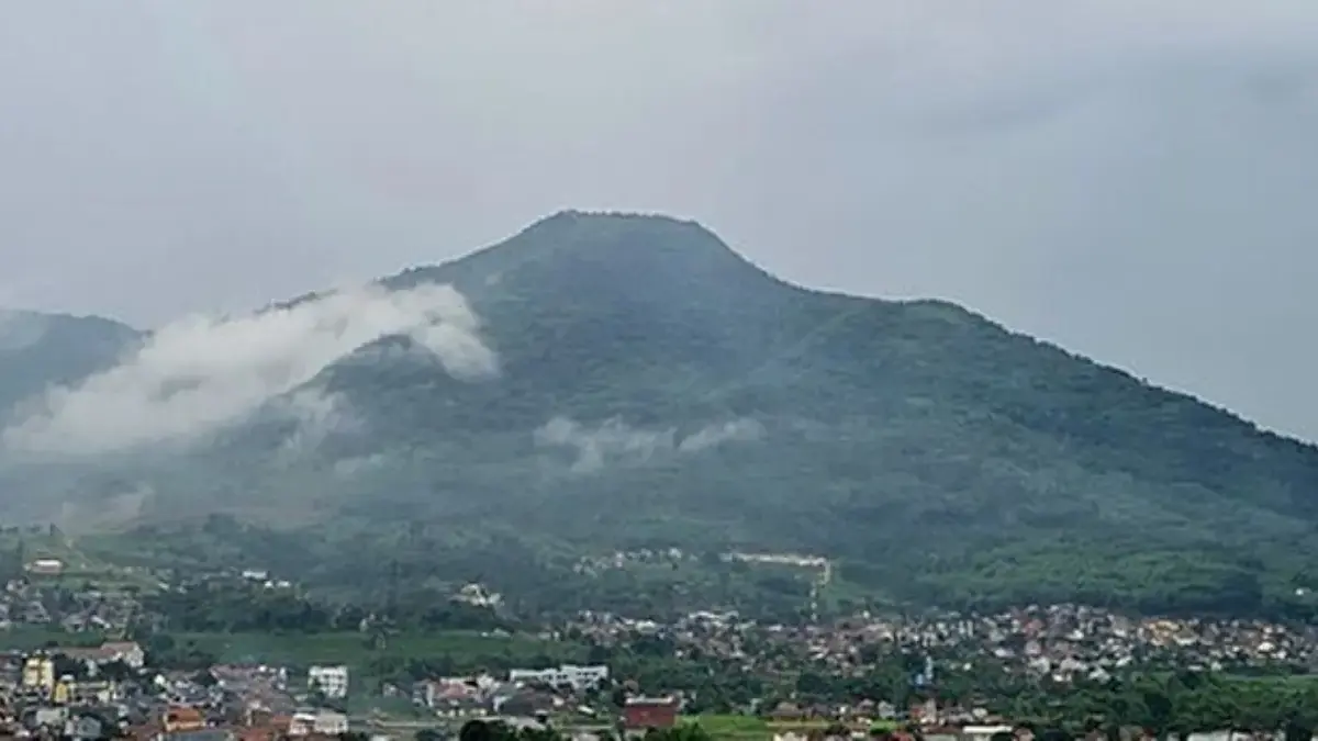 Gunung Geulis di Kecamatan Jatinangor, Kab Sumedang