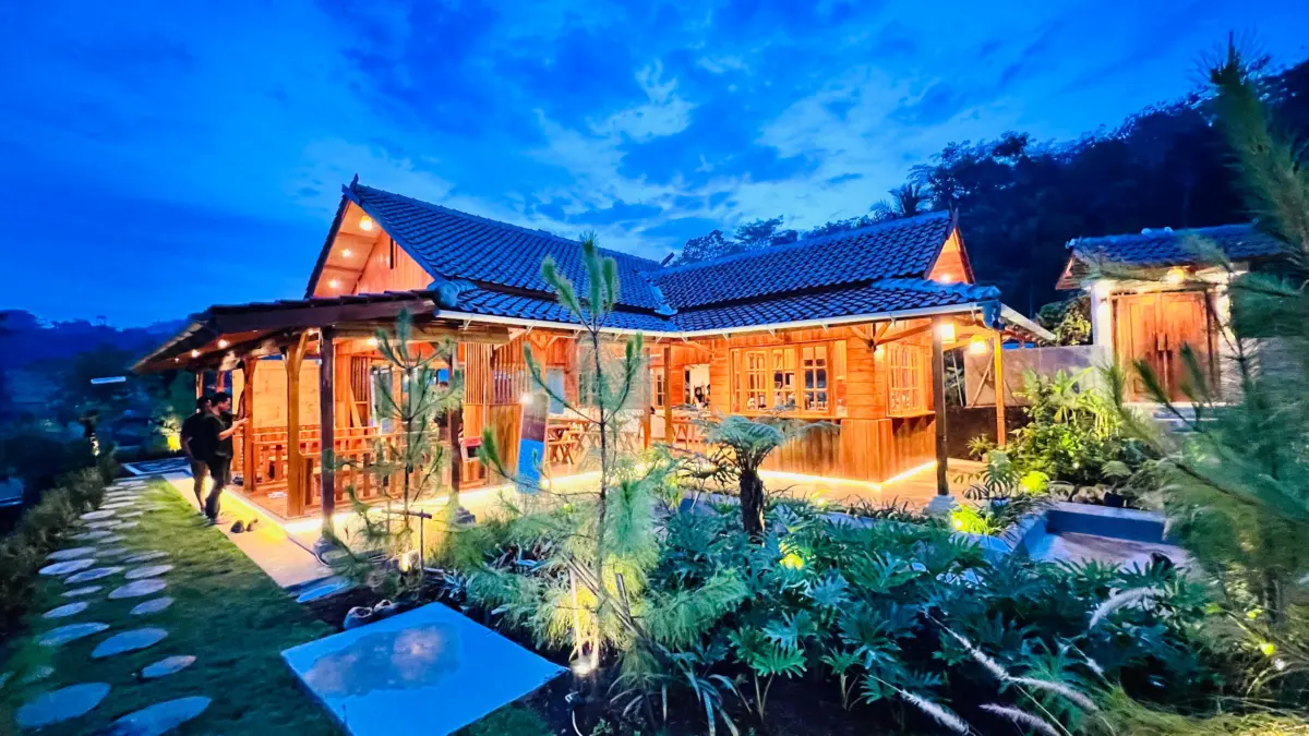 Pesona Alam Tampomas yang Menawan dari Cafe Lasaka