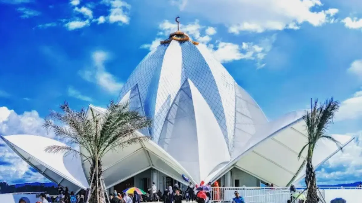 Keindahan Masjid Al Kamil Jatigede, Tempat Ibadah Sekaligus Spot Foto Favorit Keindahan Masjid Al Kamil Jatigede, Tempat Ibadah Sekaligus Spot Foto Favorit