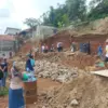 Pencarian korban longsor Cisempur Jatinangor