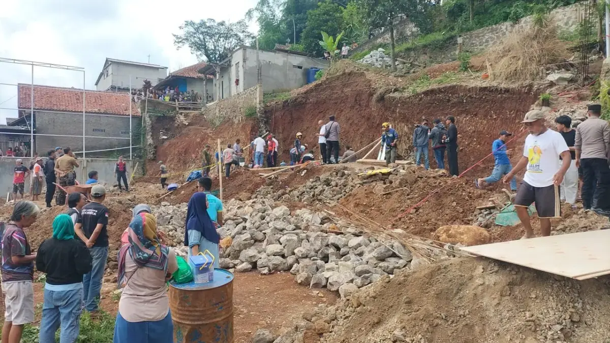 Pencarian korban longsor Cisempur Jatinangor