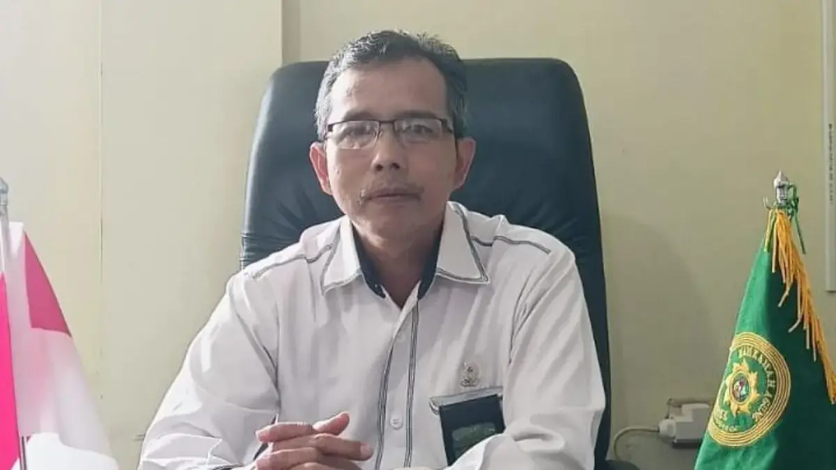 Refleksi tahun 2025 di PA Sumedang, Layanan E-Court Dominasi Perkara BERI KETERANGAN: Panitera Pengadilan Agama Sumedang Maman Suherman, S.Ag., M.H., memaparkan capaian target dan