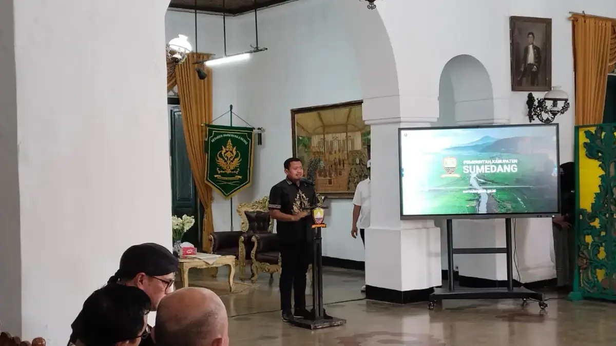 Bupati Sumedang Dony Ahmad Munir