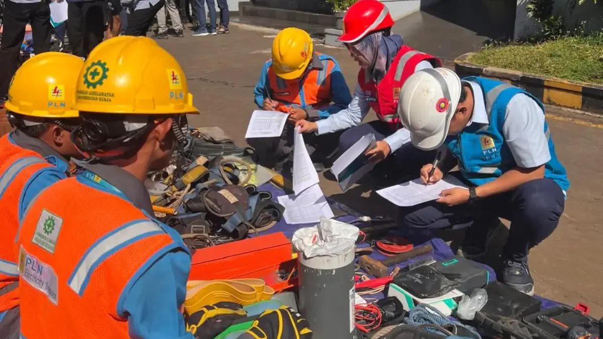 PLN Sumedang Tegaskan Komitmen Untuk Pelayanan Profesional Dan Mengutamakan Keselamatan PLN Sumedang Tegaskan Komitmen Untuk Pelayanan Profesional Dan Mengutamakan Keselamatan