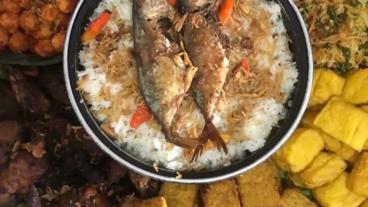 Bikin Ngiler! Nasi Liwet 1 Meter Jadi Menu Andalan Cafe Cathasrana
