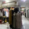 Toko baju di Pasar Semi Modern Sumedang. Pedagang Pasar Semi Modern Keluhkan Dampak Maraknya Belanja Online, K