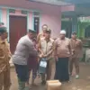 Penyerahan bantuan bagi korban longsor di Dusun Situhiang