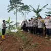Polsek Cimanggung tanam jagung serentak, Polri turun langsung dukung swasembada pangan 2026.
