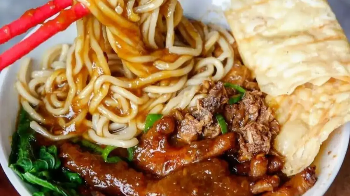 Bikin Penasaran! Mie Ayam Viral yang Ramai Diburu Warga Desa Baginda