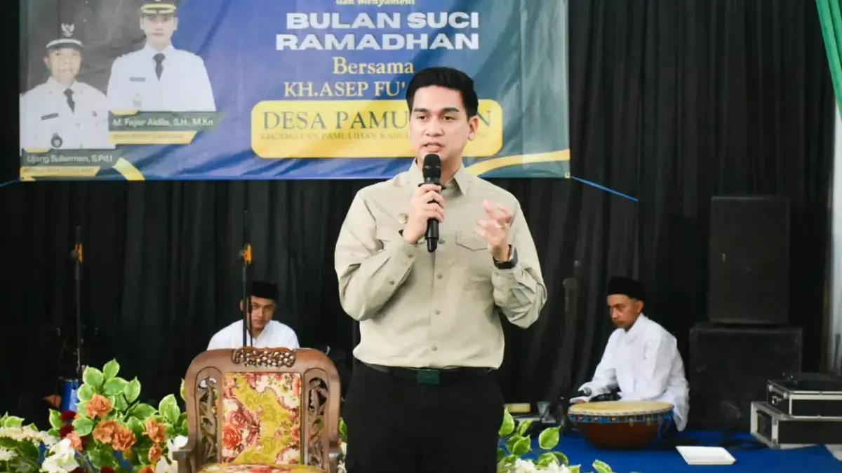 Wabup Fajar Aldila Ajak Ibu-Ibu Pamulihan Mandiri Tanpa Bank Emok Wabup Fajar Aldila Ajak Ibu-Ibu Pamulihan Mandiri Tanpa Bank Emok