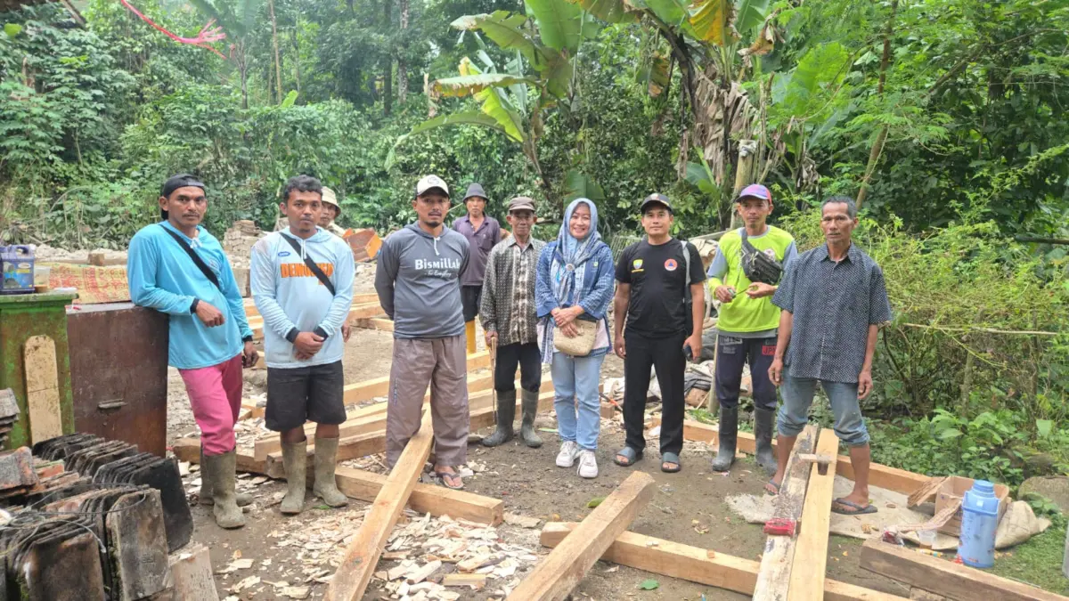 Gerak Cepat Sonia Sugian, Korban Rumah Roboh Akibat Gempa di Rancakalong Langsung Dibantu