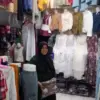 Pedagang pakaian di Pasar Sumedang