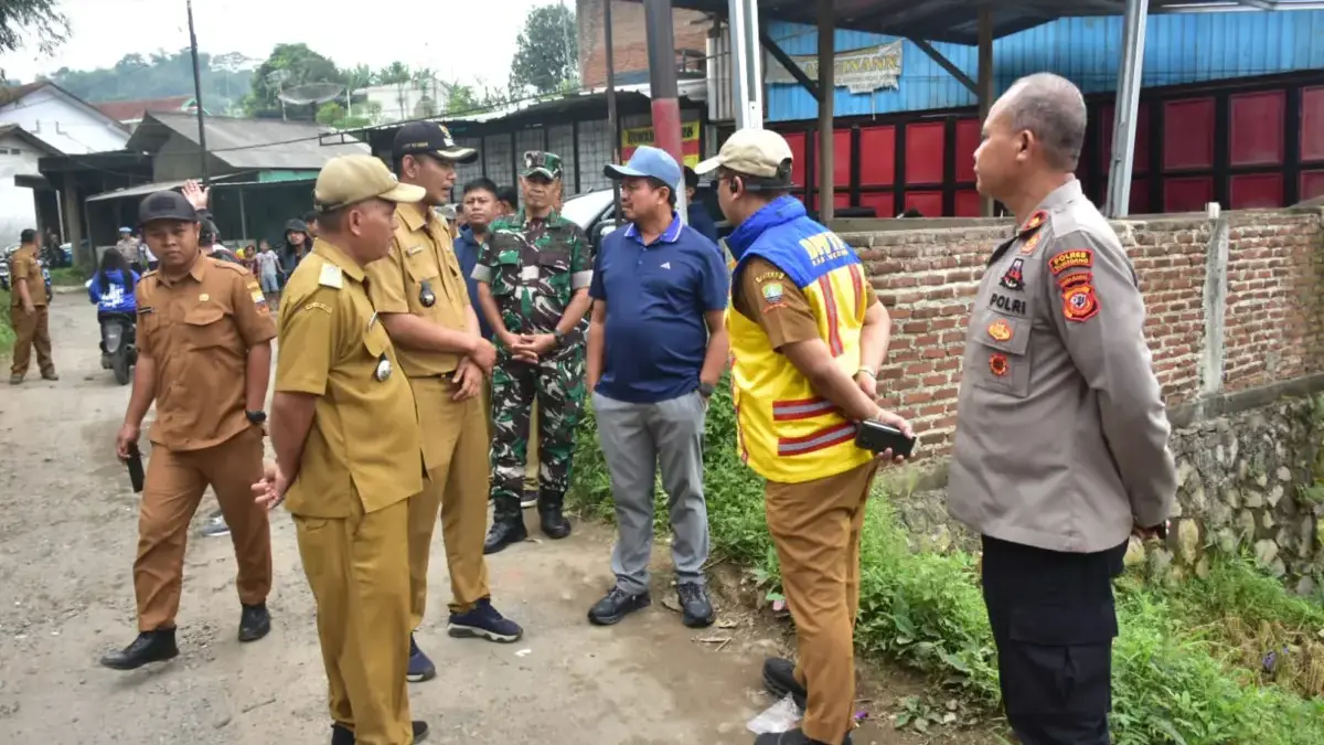 Bupati Sumedang Tinjau Ruas Jalan Parakan Muncang–Sindulang, Target Rampung Tahun Ini