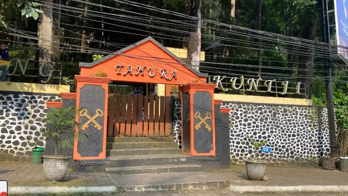 3 Wisata Sejarah Sumedang Ramah Lansia, Akses Jalan Mulus Dijamin Bikin Nyaman! 3 Wisata Sejarah Sumedang Ramah Lansia, Akses Jalan Mulus Dijamin Bikin Nyaman!
