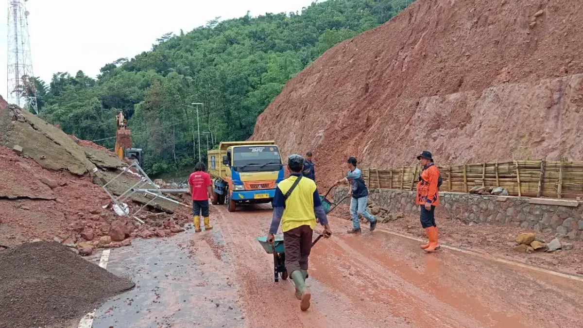 Baru Diresmikan, TPT Lingkar Utara Jatigede Sumedang Jebol, Proyek Rp78 Miliar Disorot