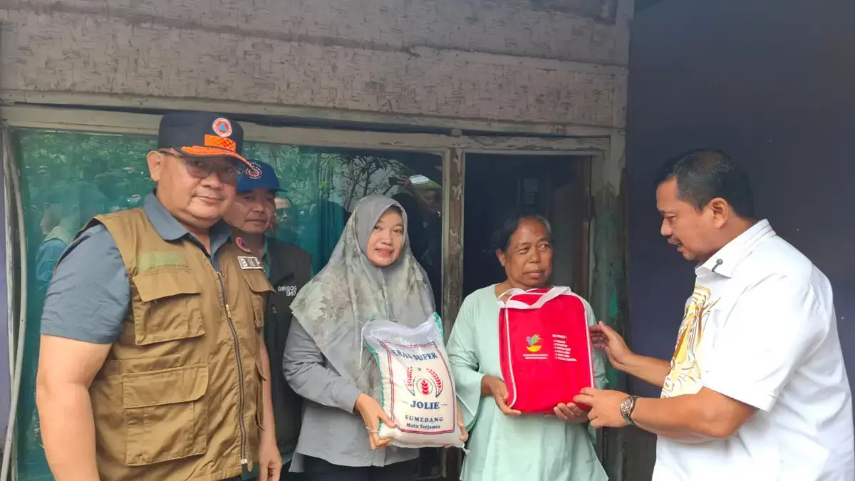 Bupati Dony Turun Langsung Tinjau Banjir Sungai Cilutung di Tomo