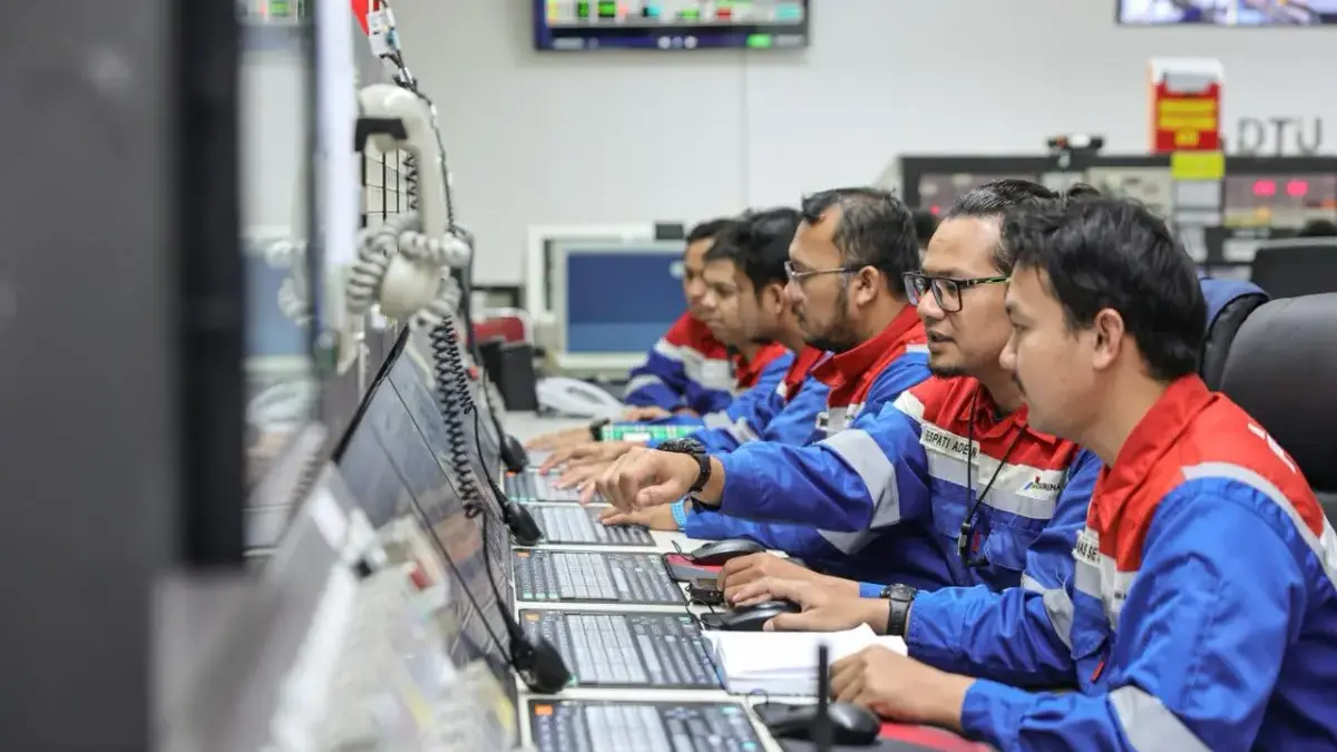 Suasana Control Room area Kilang Pertamina International Unit VI Balongan, Sukareja, Indramayu, Jawa Barat. 
