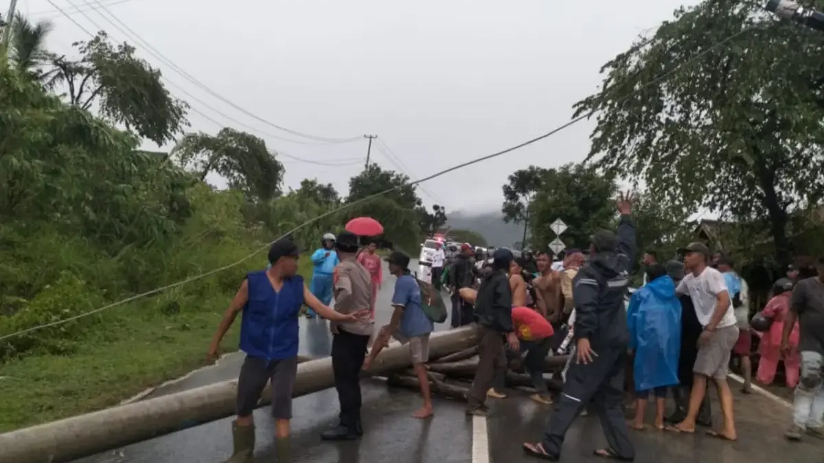 Hujan Deras dan Angin Kencang Terjang Jatigede, Sejumlah Rumah dan Fasilitas Umum Rusak  Parah